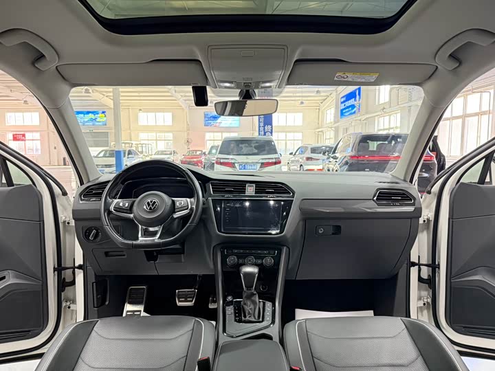 Фото 9 - Volkswagen Tiguan L Pro