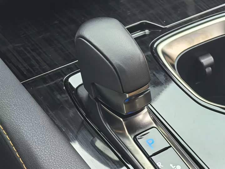 Фото 7 - Lexus RX