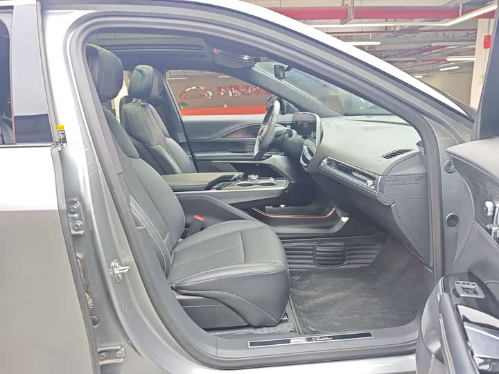 Фото 9 - Cadillac Lyriq