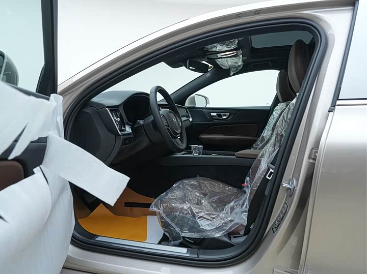 Фото 9 - Volvo S60