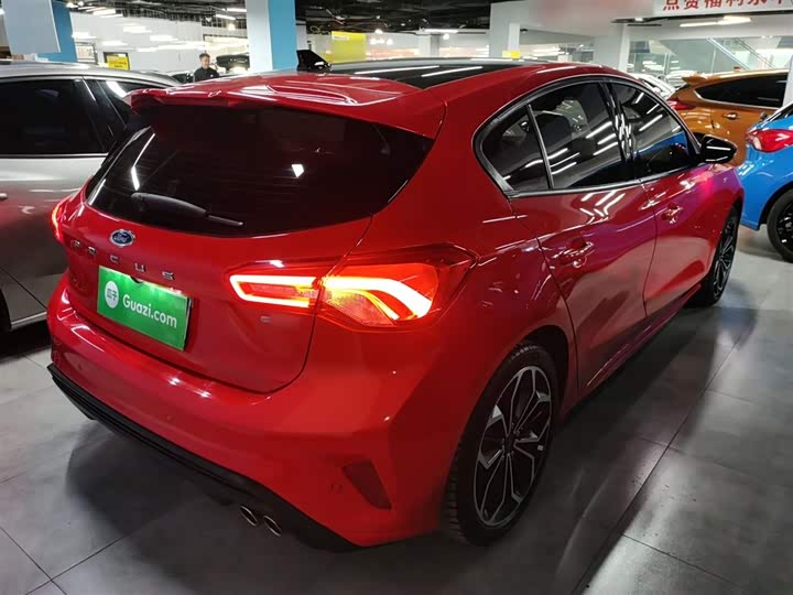 Фото 7 - Ford Focus