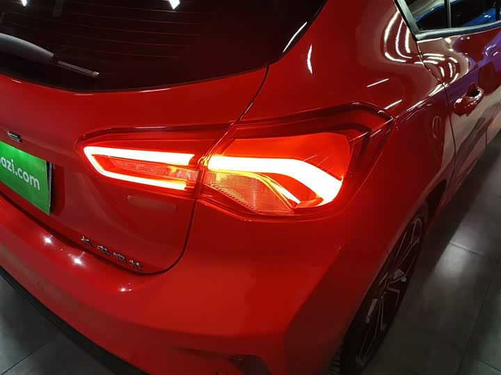 Фото 8 - Ford Focus