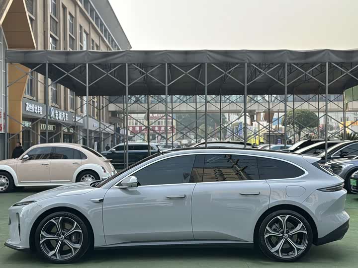 Фото 2 - Nio ET5T