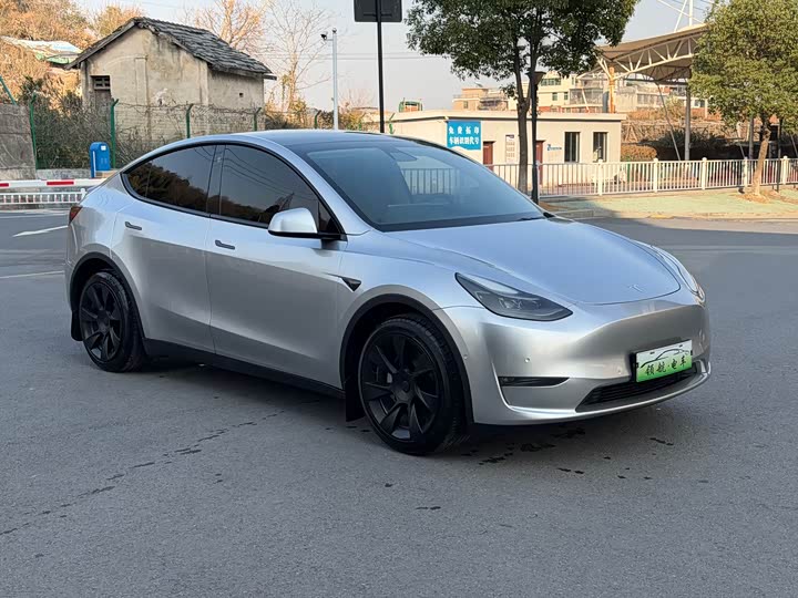 Фото 2 - Tesla Model Y