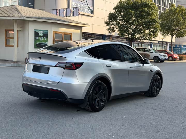 Фото 6 - Tesla Model Y