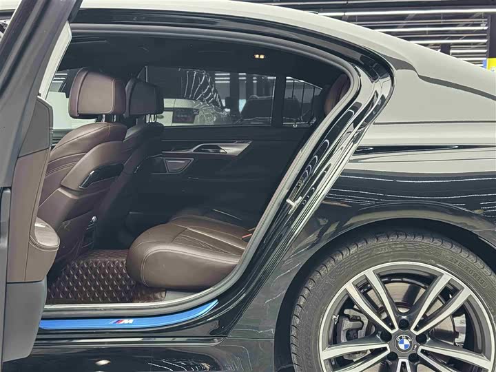 Фото 7 - BMW 7 Series