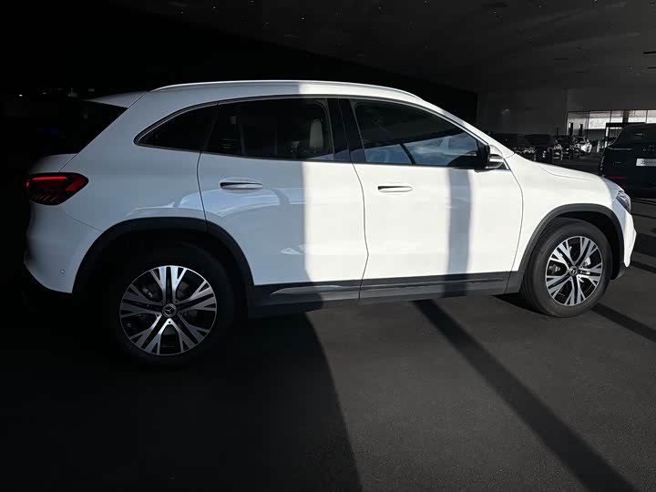 Фото 2 - Mercedes-Benz GLA-Class