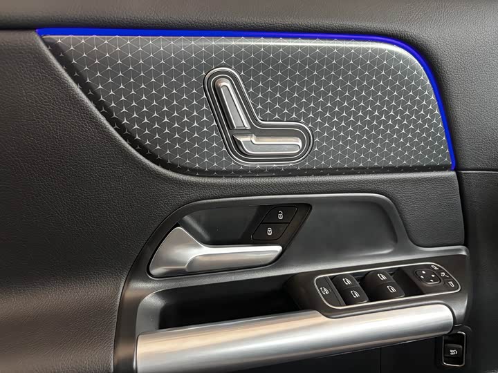 Фото 4 - Mercedes-Benz GLA-Class