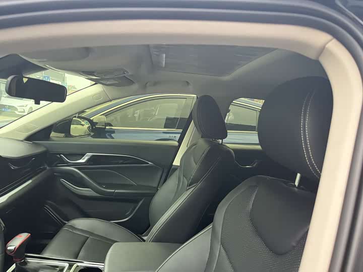 Фото 6 - Bestune B70