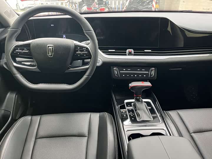 Фото 9 - Bestune B70