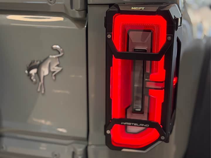 Фото 8 - Ford Bronco