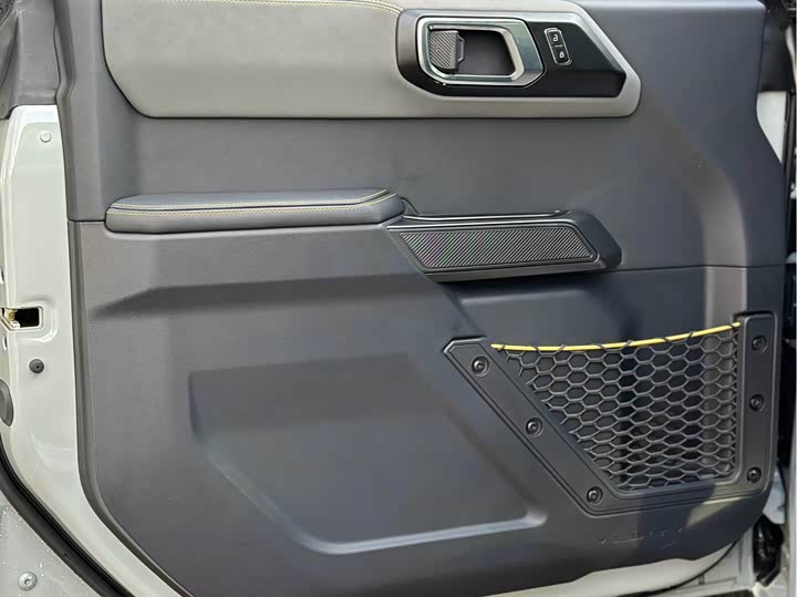 Фото 9 - Ford Bronco