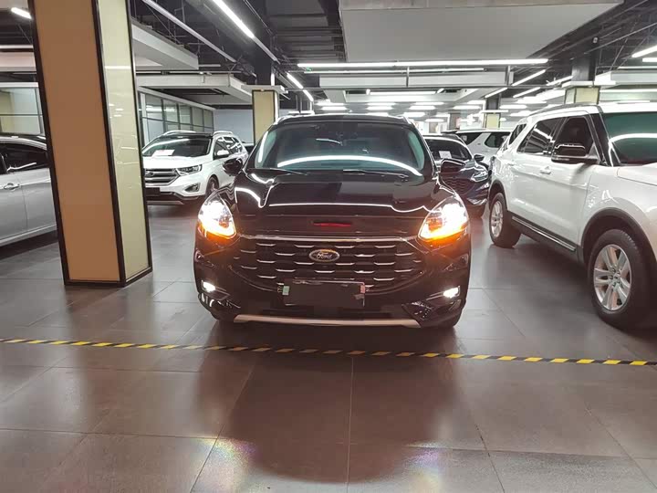 Фото 3 - Ford Escape