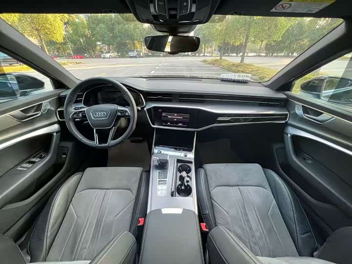 Фото 5 - Audi A6L