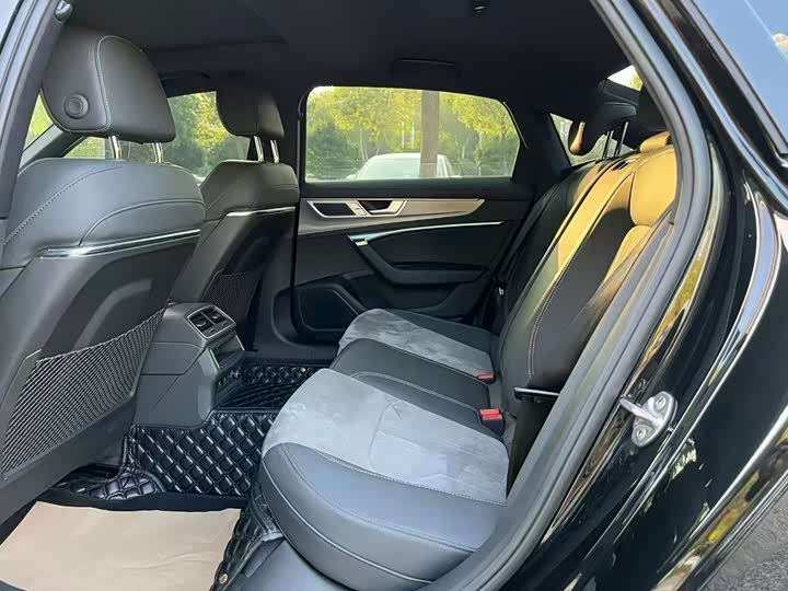 Фото 6 - Audi A6L