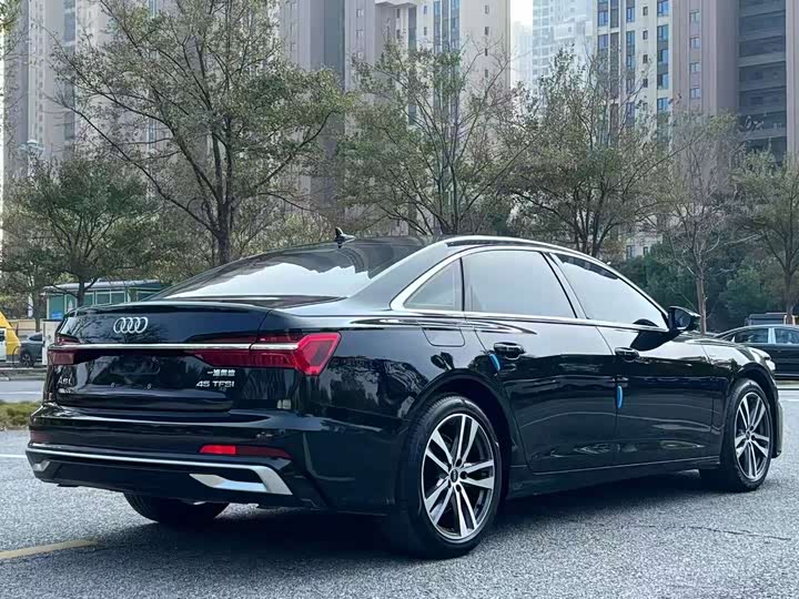 Фото 7 - Audi A6L