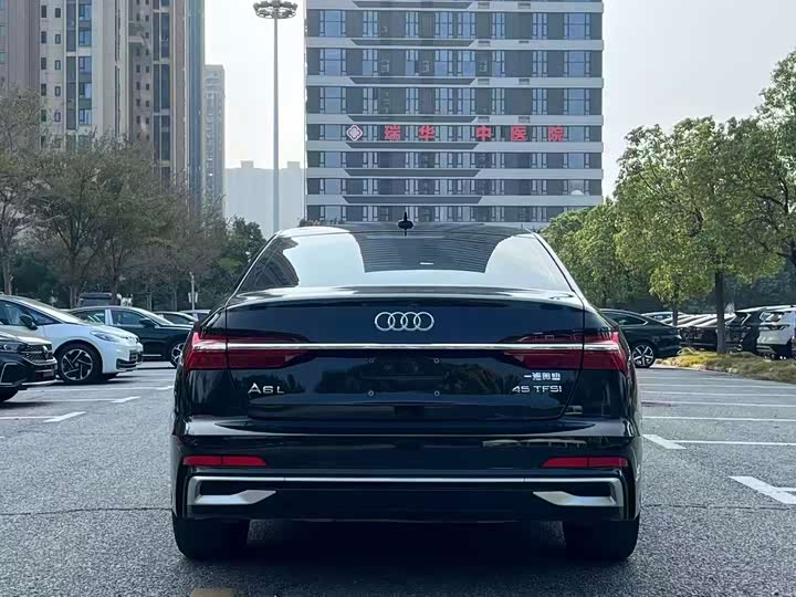 Фото 8 - Audi A6L