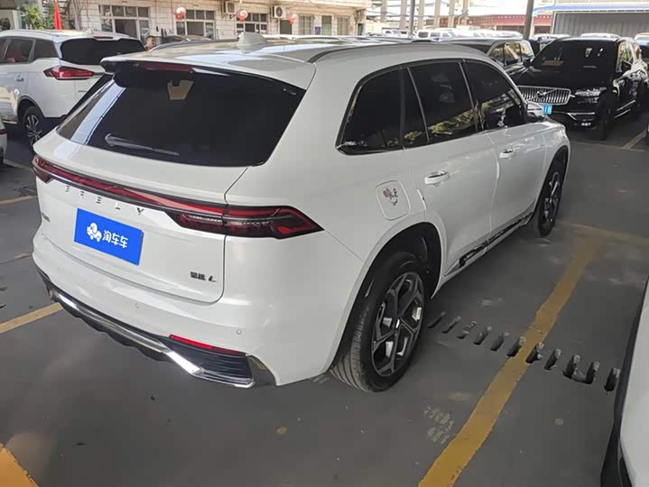 Фото 3 - Geely Monjaro