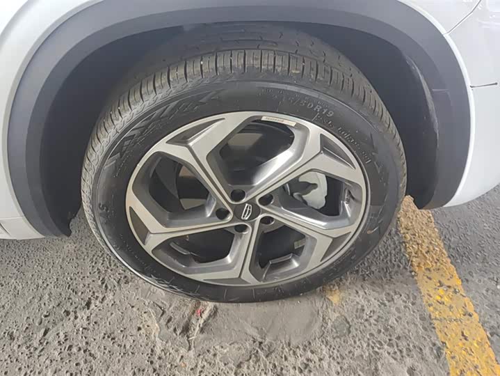 Фото 6 - Geely Monjaro