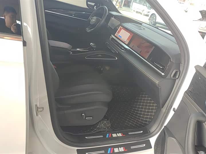 Фото 8 - Geely Monjaro