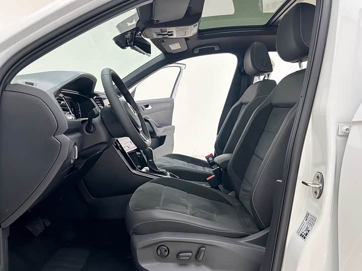 Фото 7 - Volkswagen T-Roc