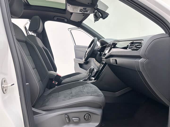 Фото 8 - Volkswagen T-Roc