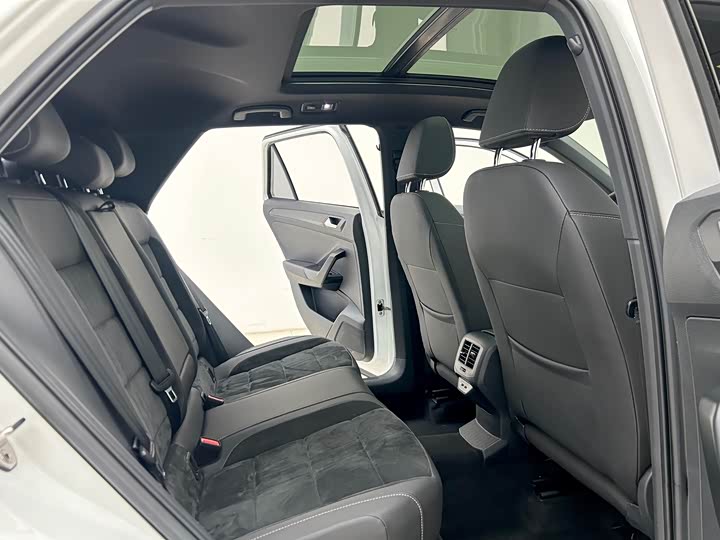 Фото 9 - Volkswagen T-Roc