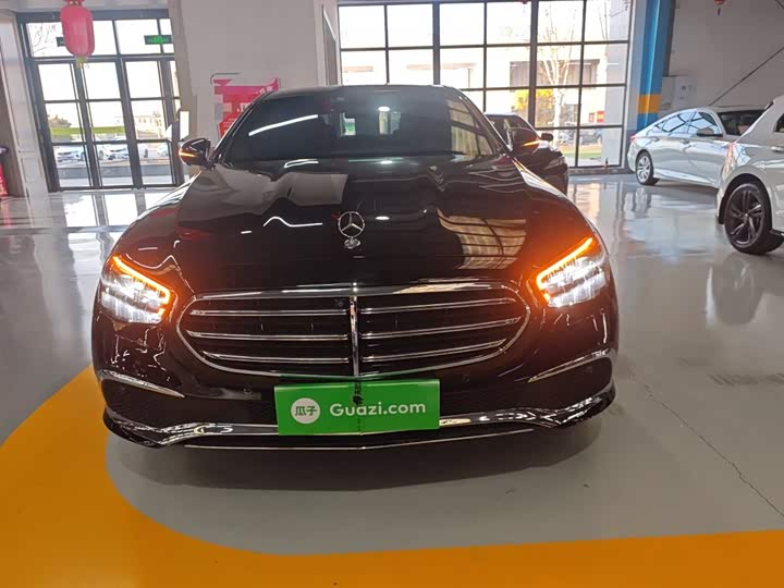 Фото 3 - Mercedes-Benz E-Class