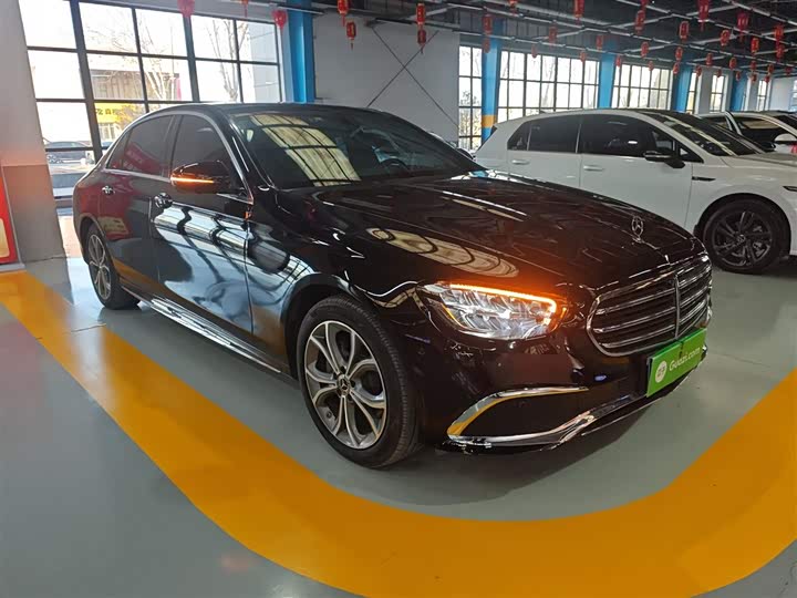 Фото 4 - Mercedes-Benz E-Class