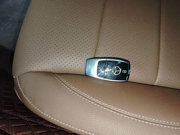 Фото 9 - Mercedes-Benz E-Class