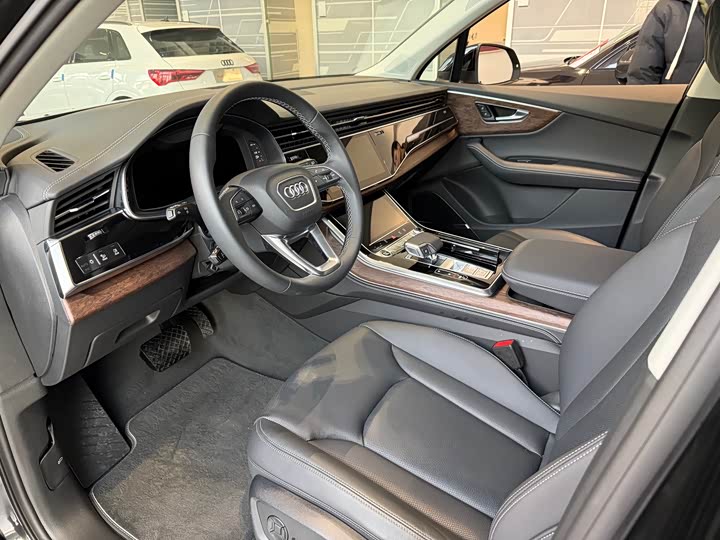 Фото 8 - Audi Q7