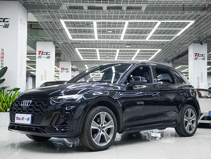 Фото 1 - Audi Q5L