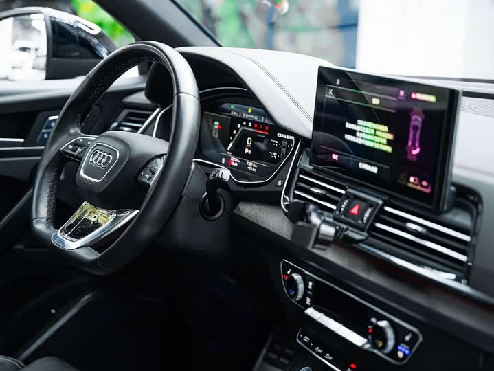 Фото 7 - Audi Q5L