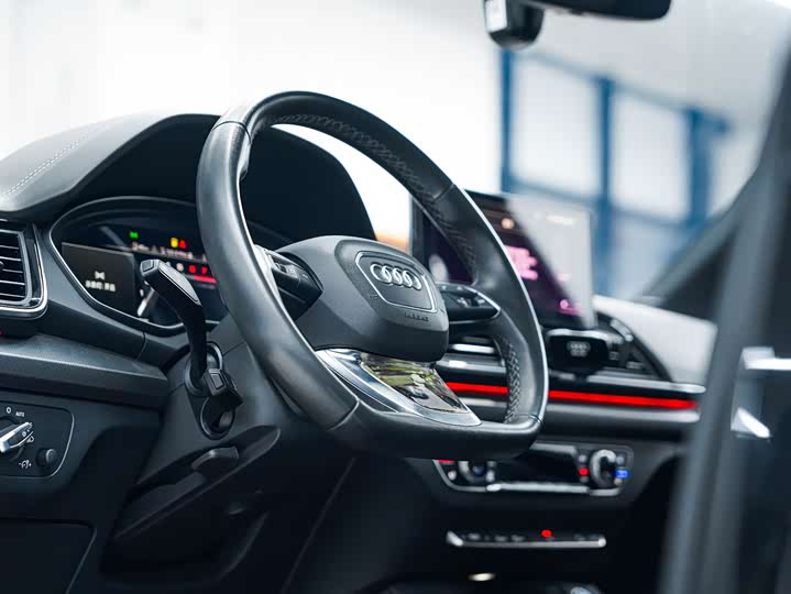 Фото 8 - Audi Q5L