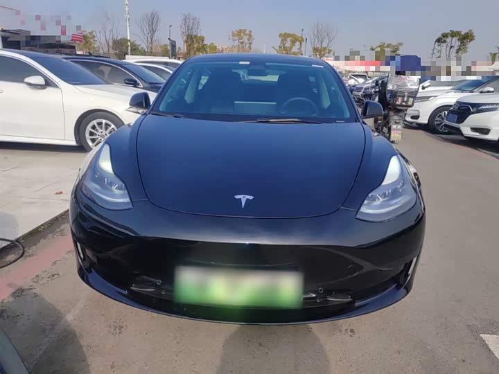 Фото 3 - Tesla Model 3