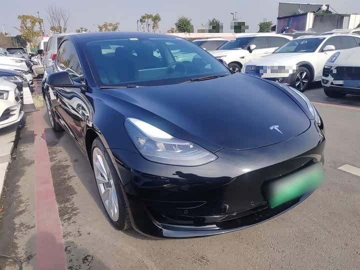 Фото 4 - Tesla Model 3