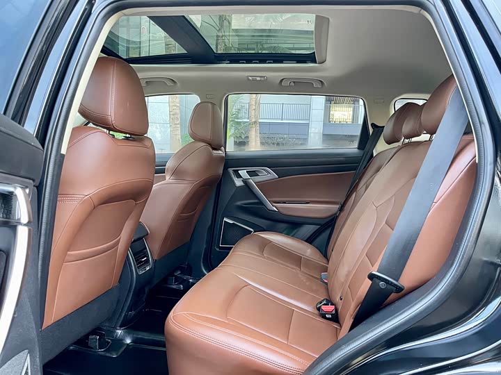 Фото 5 - Geely Atlas