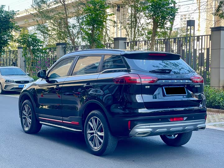 Фото 7 - Geely Atlas