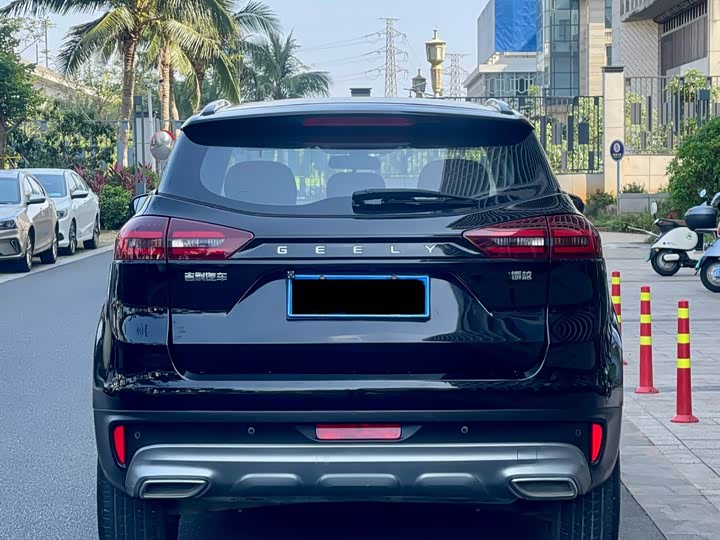 Фото 8 - Geely Atlas