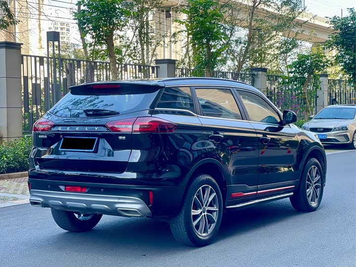 Фото 9 - Geely Atlas