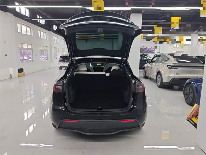 Фото 9 - Tesla Model Y