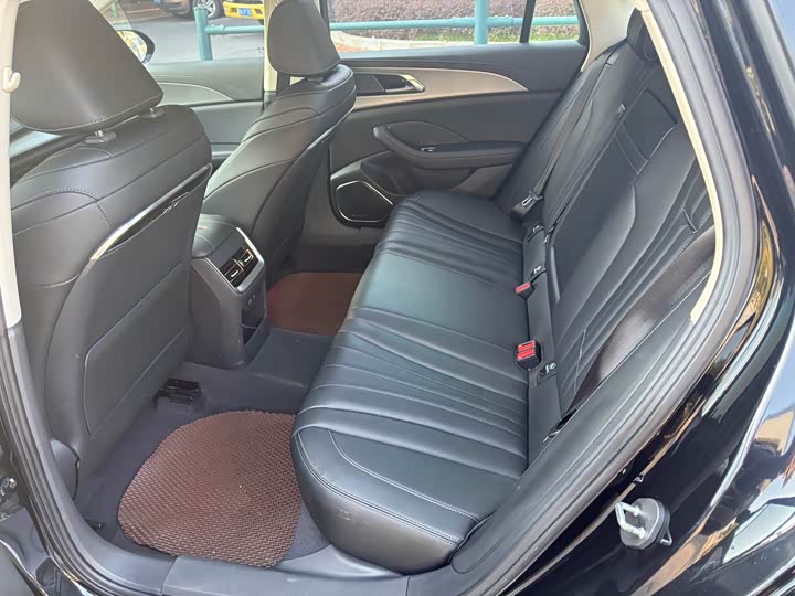 Фото 9 - Hongqi H5