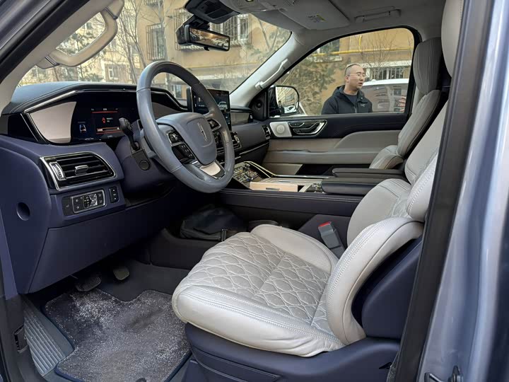 Фото 4 - Lincoln Navigator One