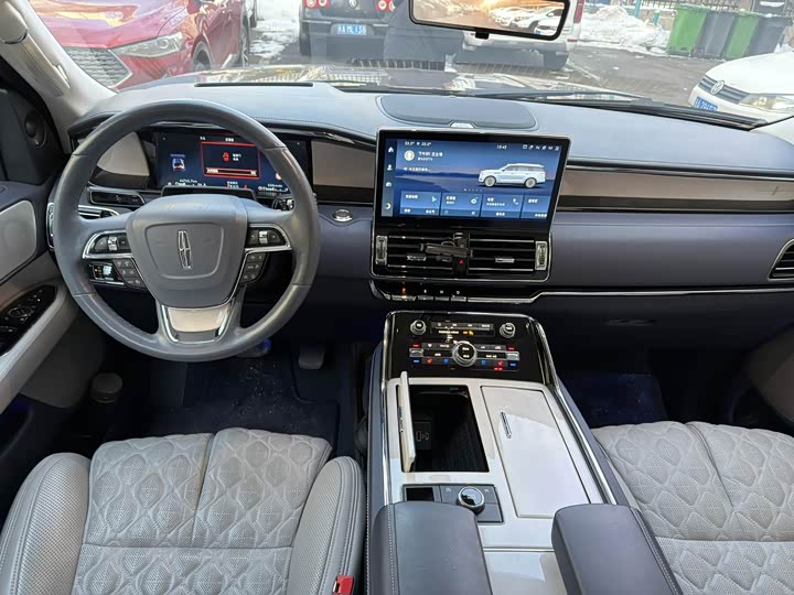 Фото 6 - Lincoln Navigator One