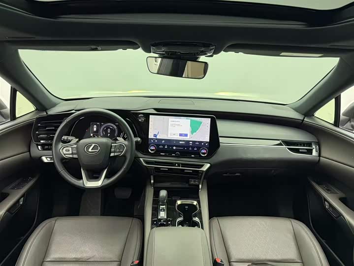 Фото 4 - Lexus RX