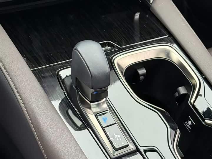 Фото 7 - Lexus RX