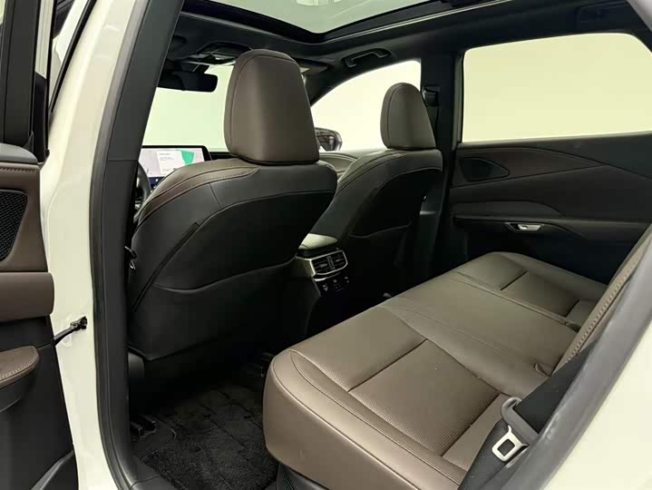 Фото 9 - Lexus RX