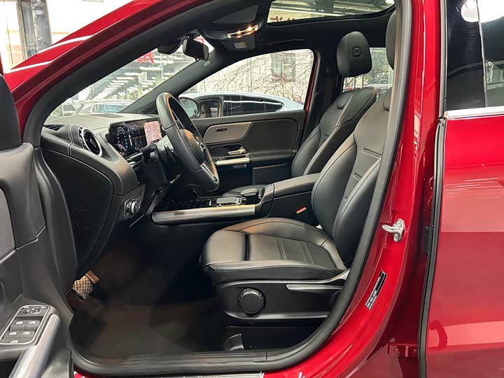 Фото 6 - Mercedes-Benz GLA-Class