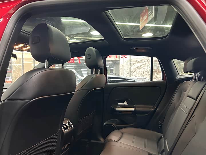 Фото 9 - Mercedes-Benz GLA-Class