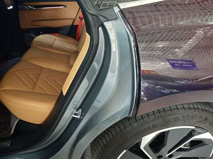 Фото 2 - Zeekr 001